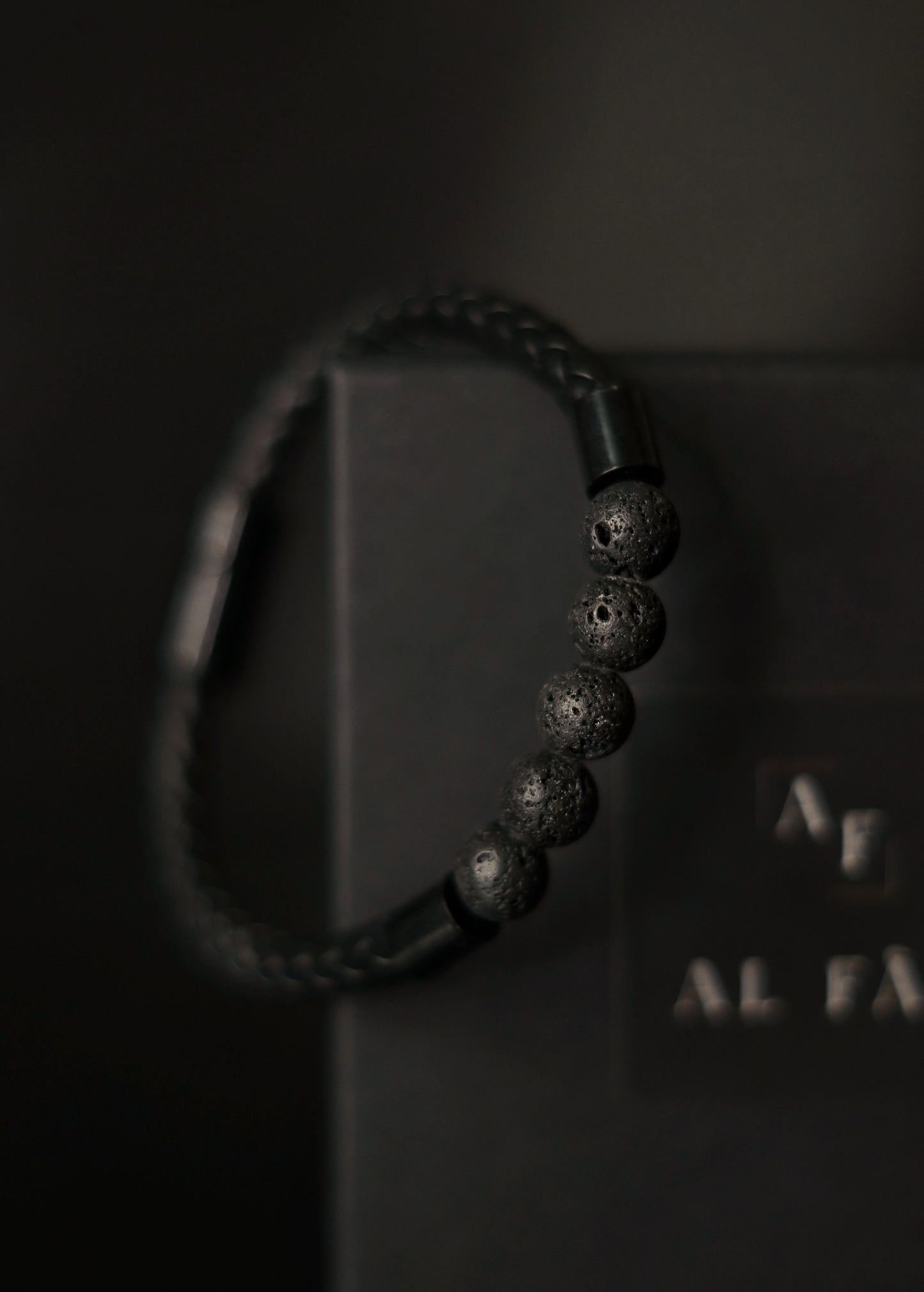 Гривна от еко кожа - Black stone