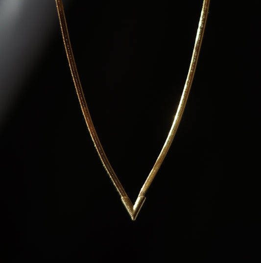 Колие V-shape minimalist design